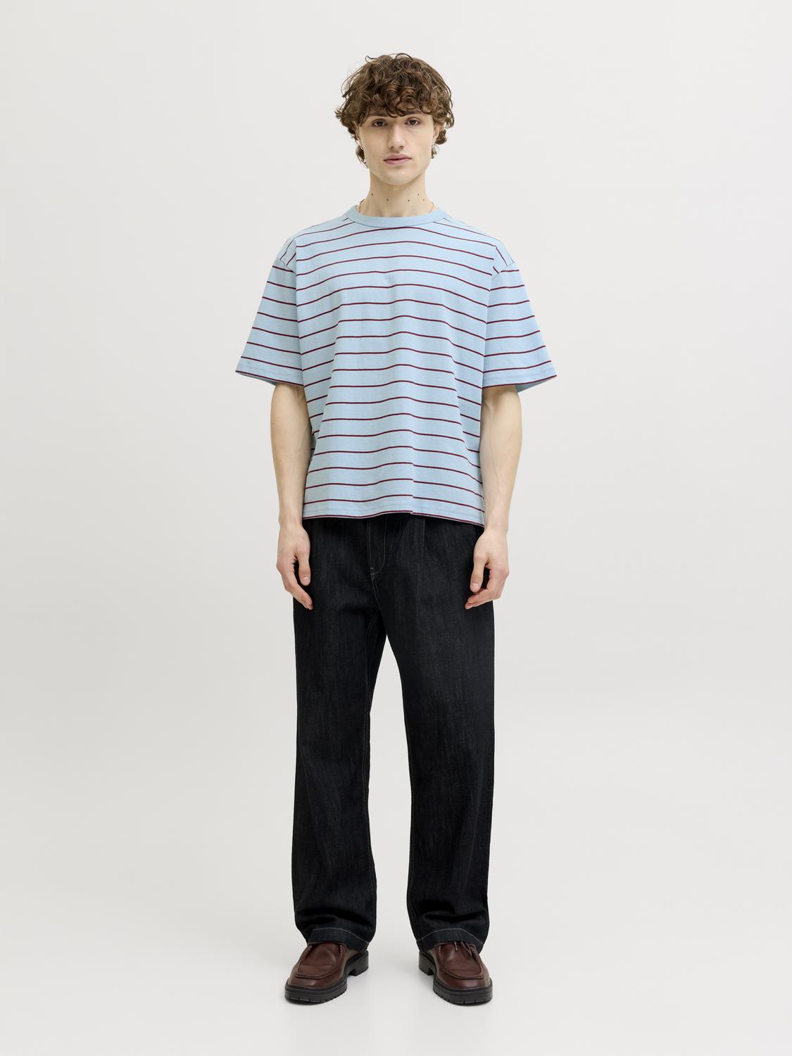 model_shot-front_full